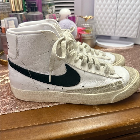 Nike White and Black Leather High-Tops - Picture 1 of 3